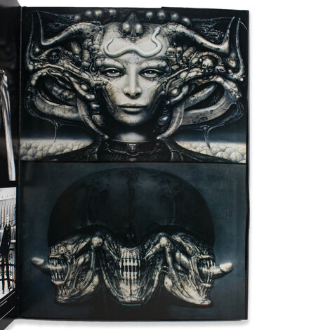 Книги, скетч-буки H.R. Giger's Necronomicon